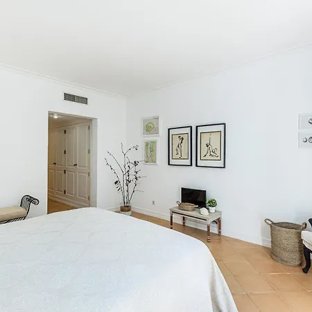 Cypress Apartment *