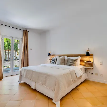 Cypress Apartment *