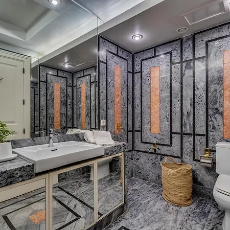 Cypress Apartment *